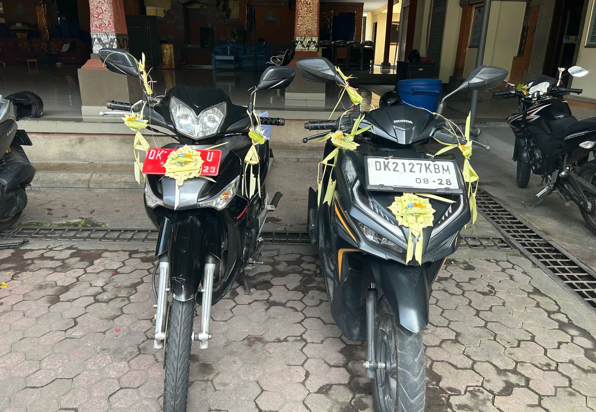 Decorating cars and bikes in Bali for Tumpek Landep