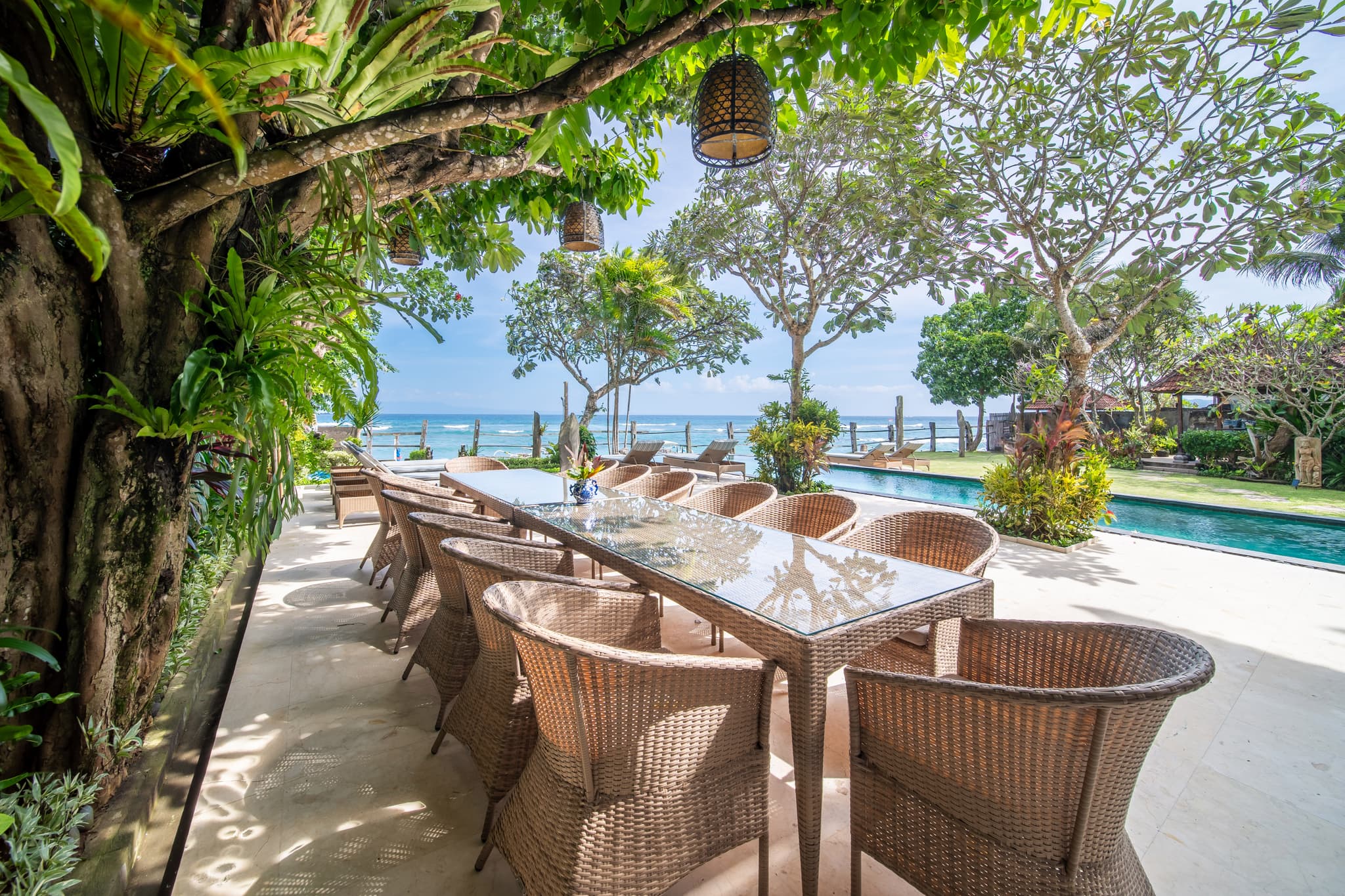 Villa Cocoa Maya - outdoor dining for fourteen people