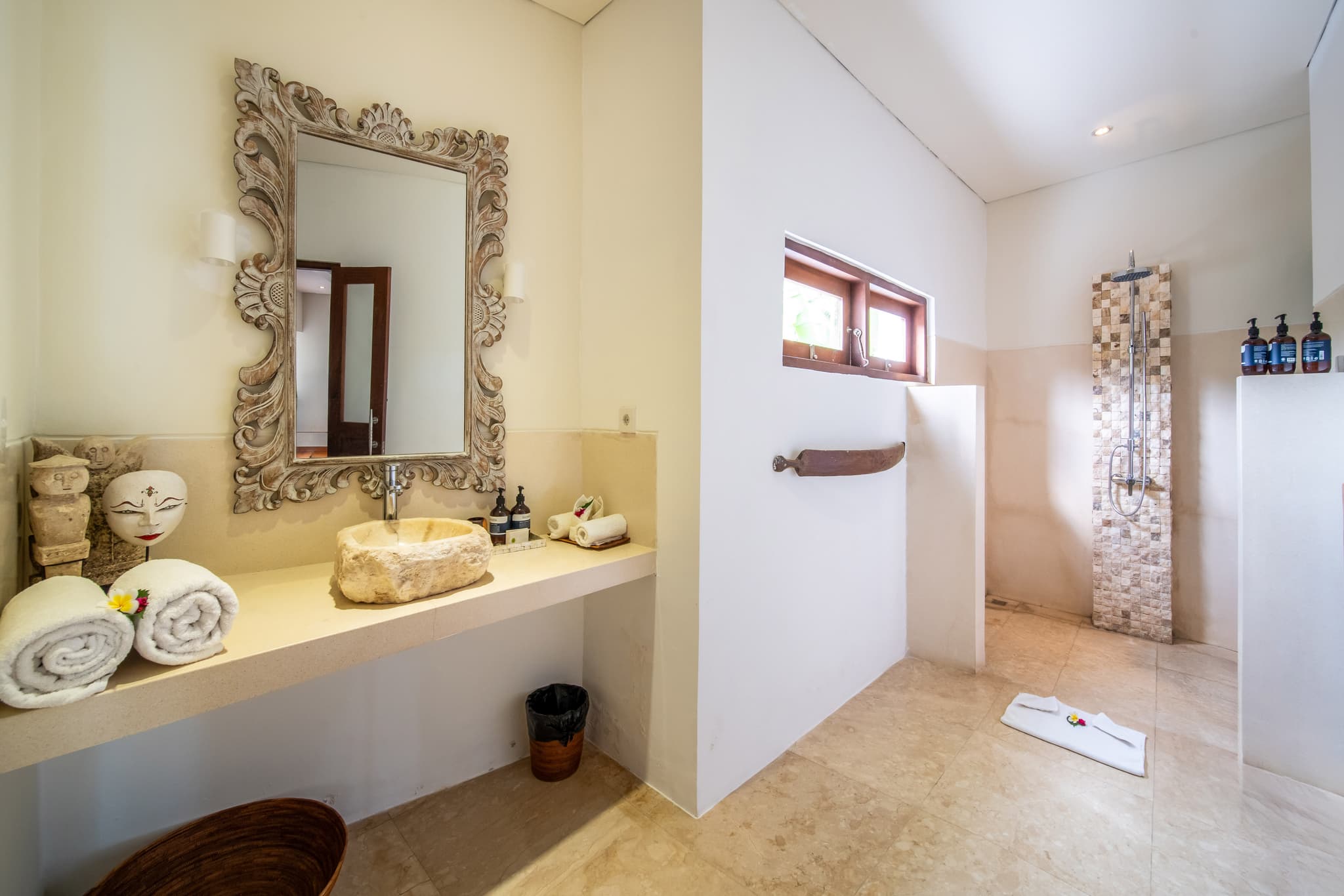 Villa Cocoa Maya - Gamelan bathroom with shower