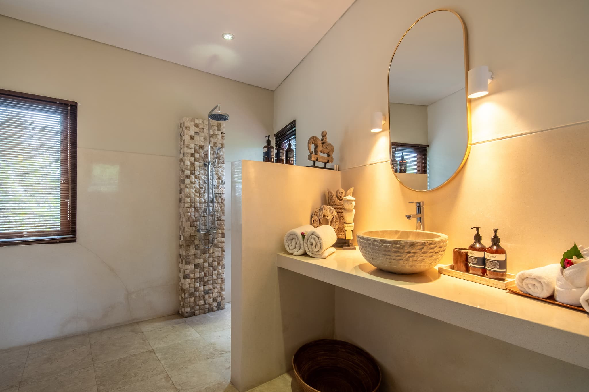 Villa Cocoa Maya - Ikat bathroom with shower