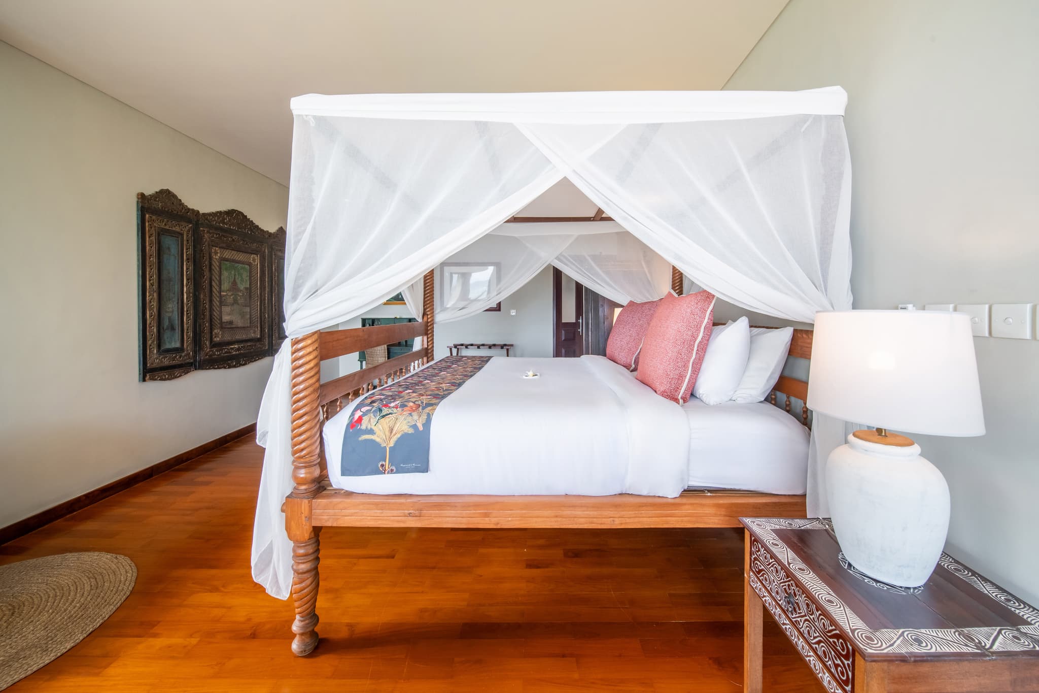 Villa Cocoa Maya Ikat bedroom with king size-bed