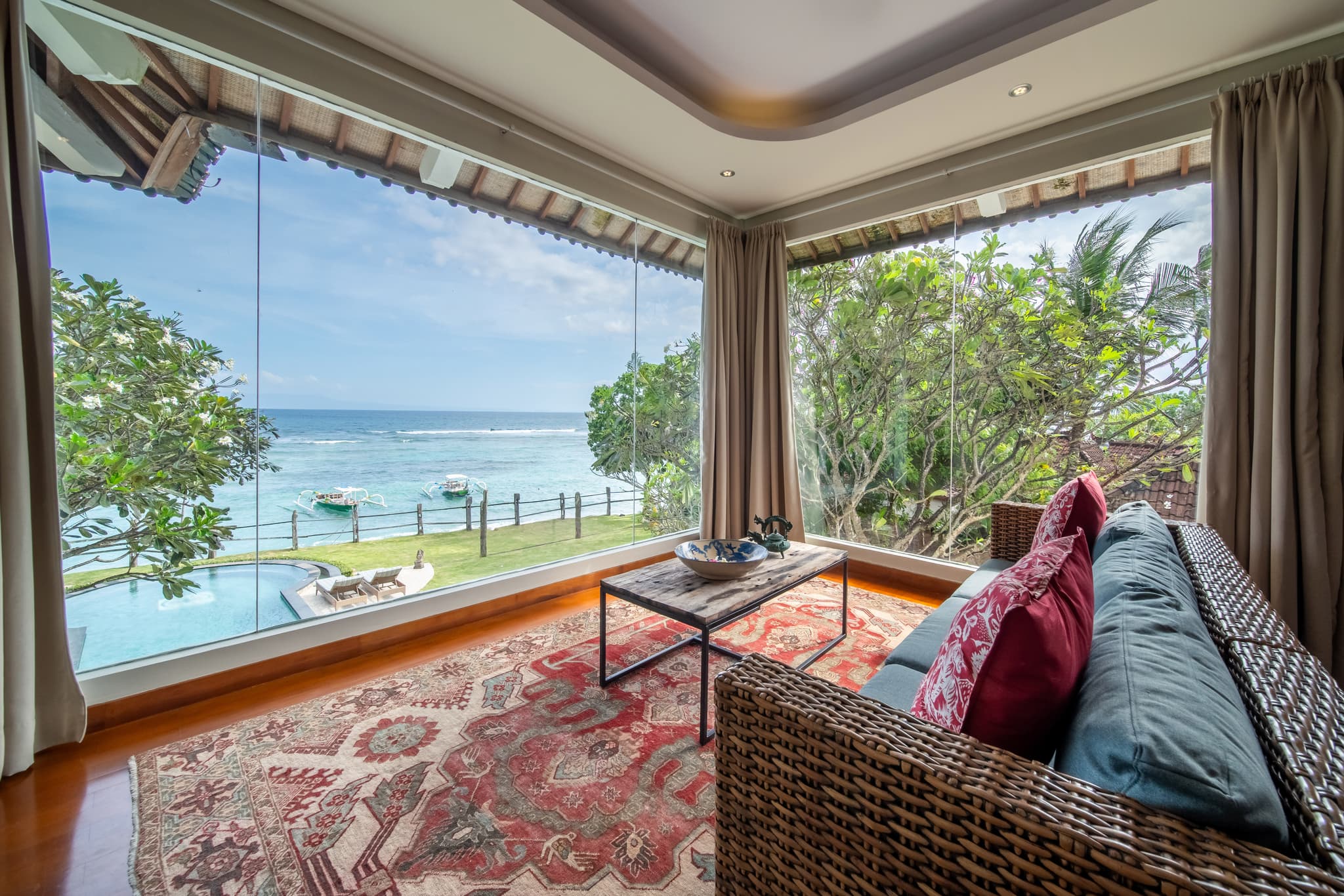 Villa Cocoa Maya - Ikat bedroom with magnificent sea views