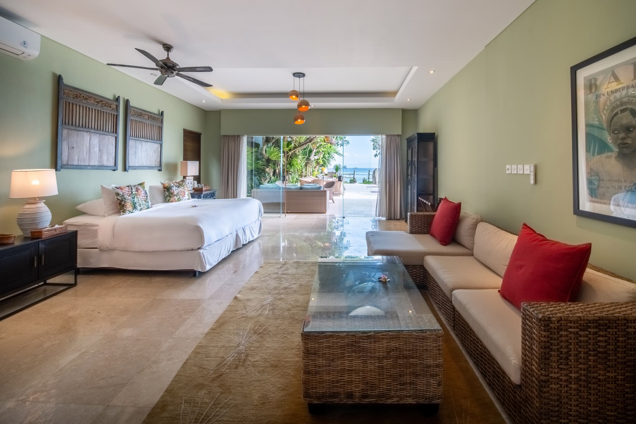 Villa Cocoa Maya - Pool Room with TV and lounge seating and sea view