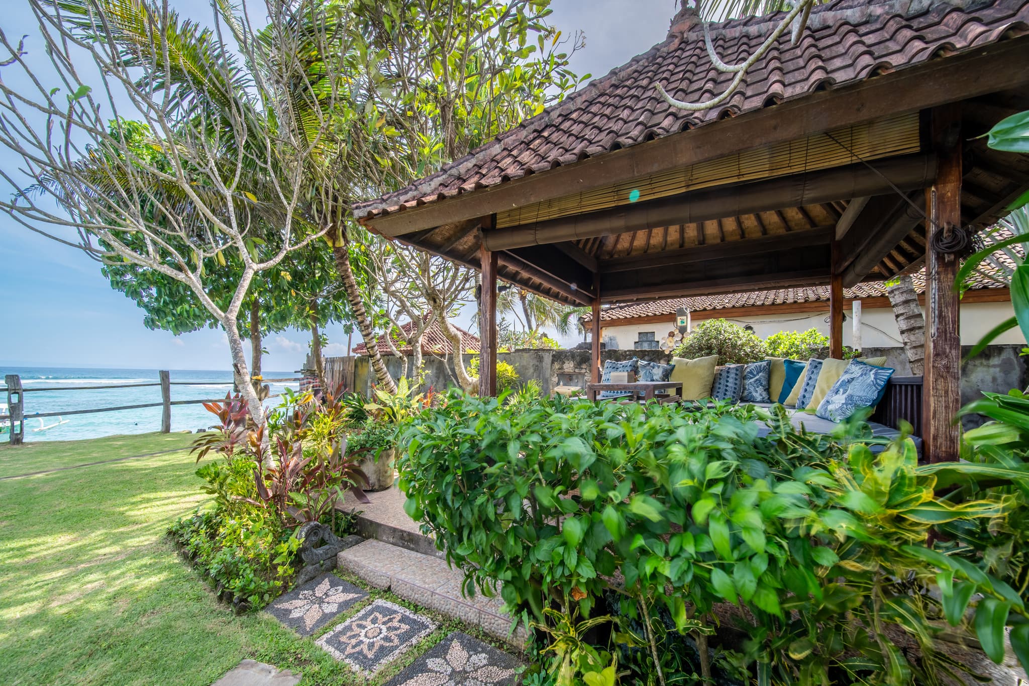 Villa Cocoa Maya - bale next to the sea to relax in