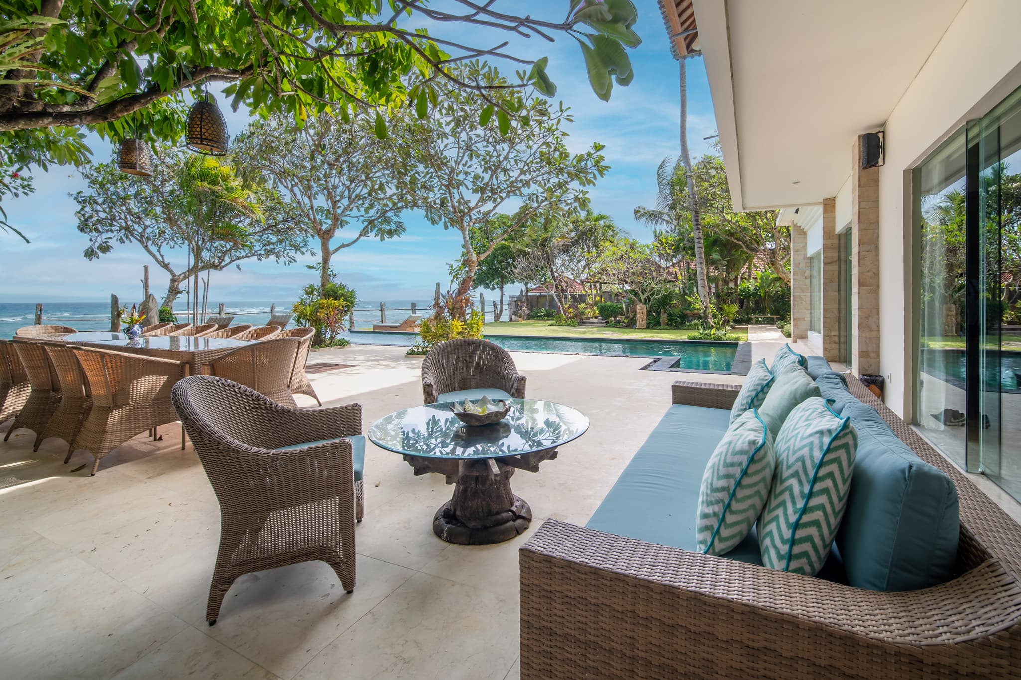 Villa Cocoa Maya - seating at the pool to relax in the shade