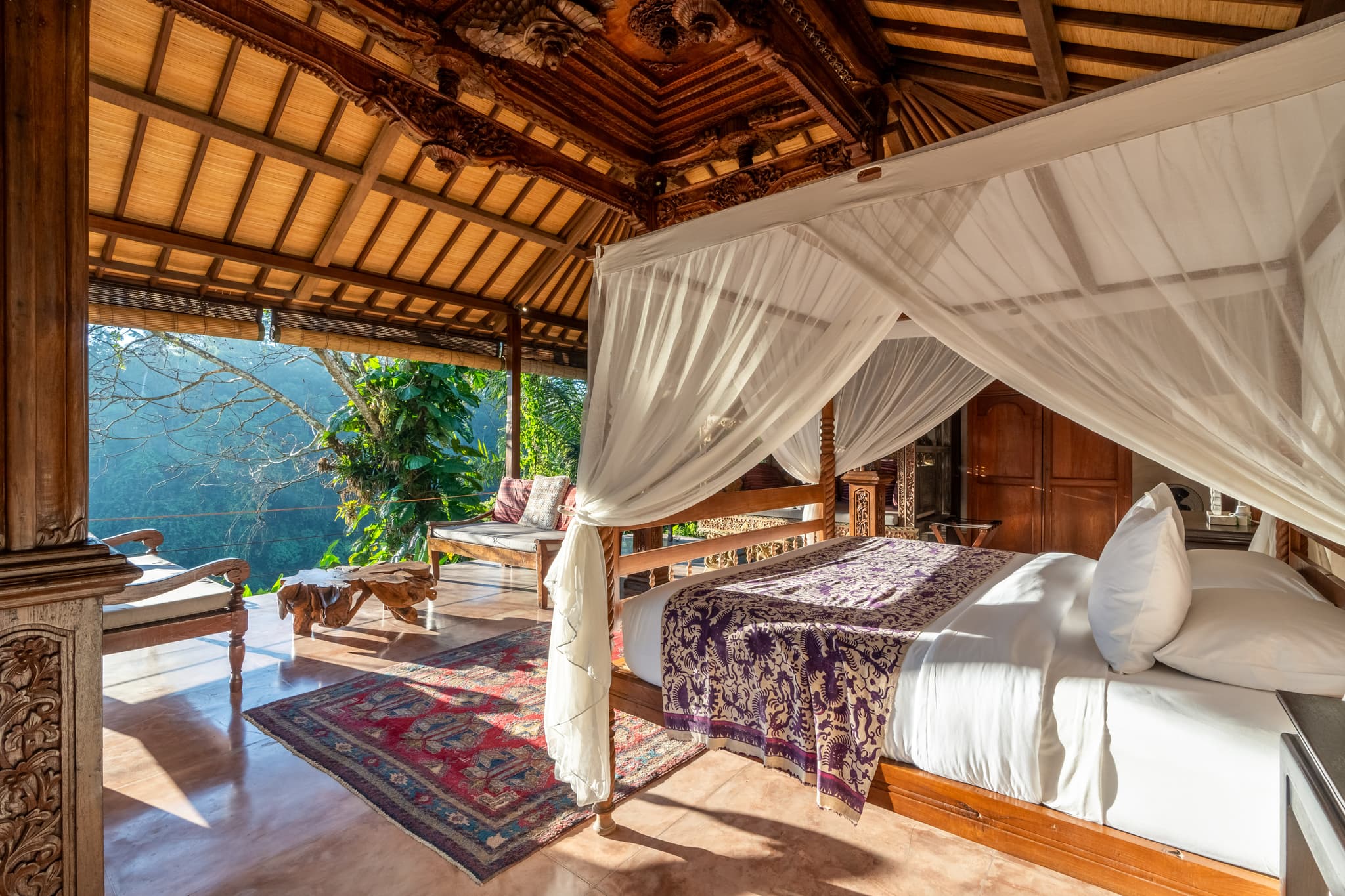 Villa Sagitta - Joglo Suite with super king 4-poster teak bed