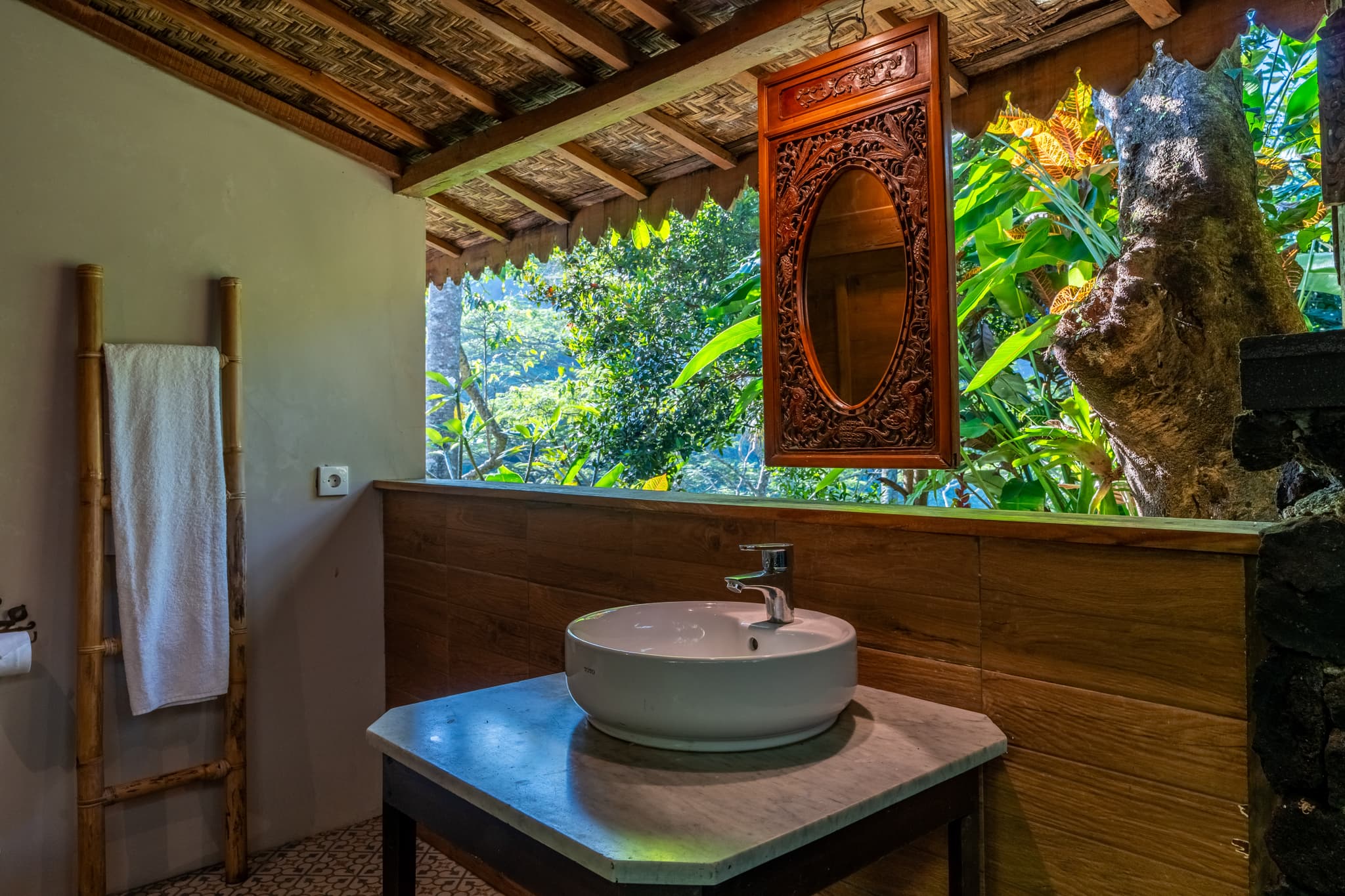 Villa Sagitta - Shrimp Cottage bathroom with views