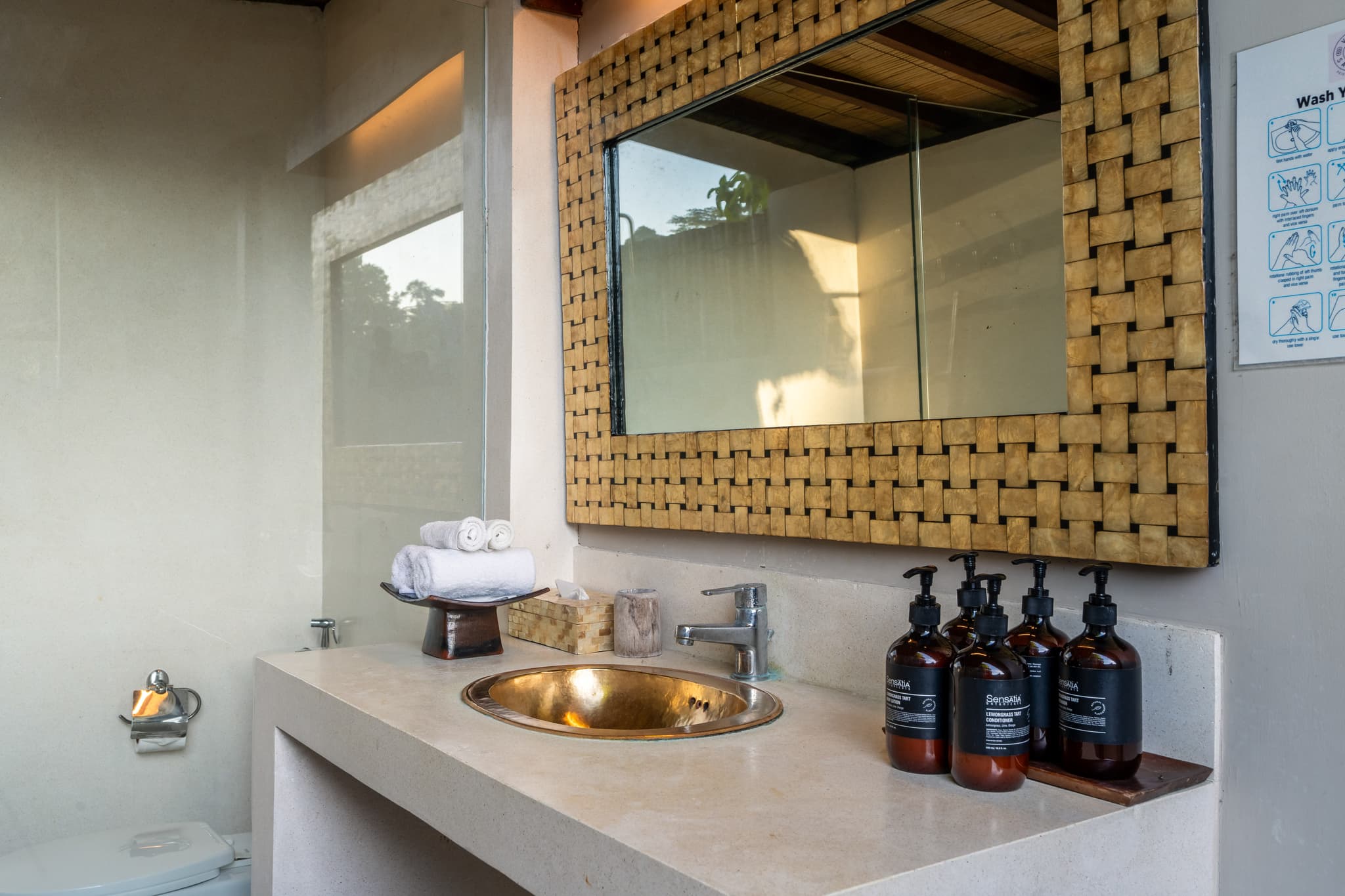 Villa Sagitta - View room bathroom with outdoor shower