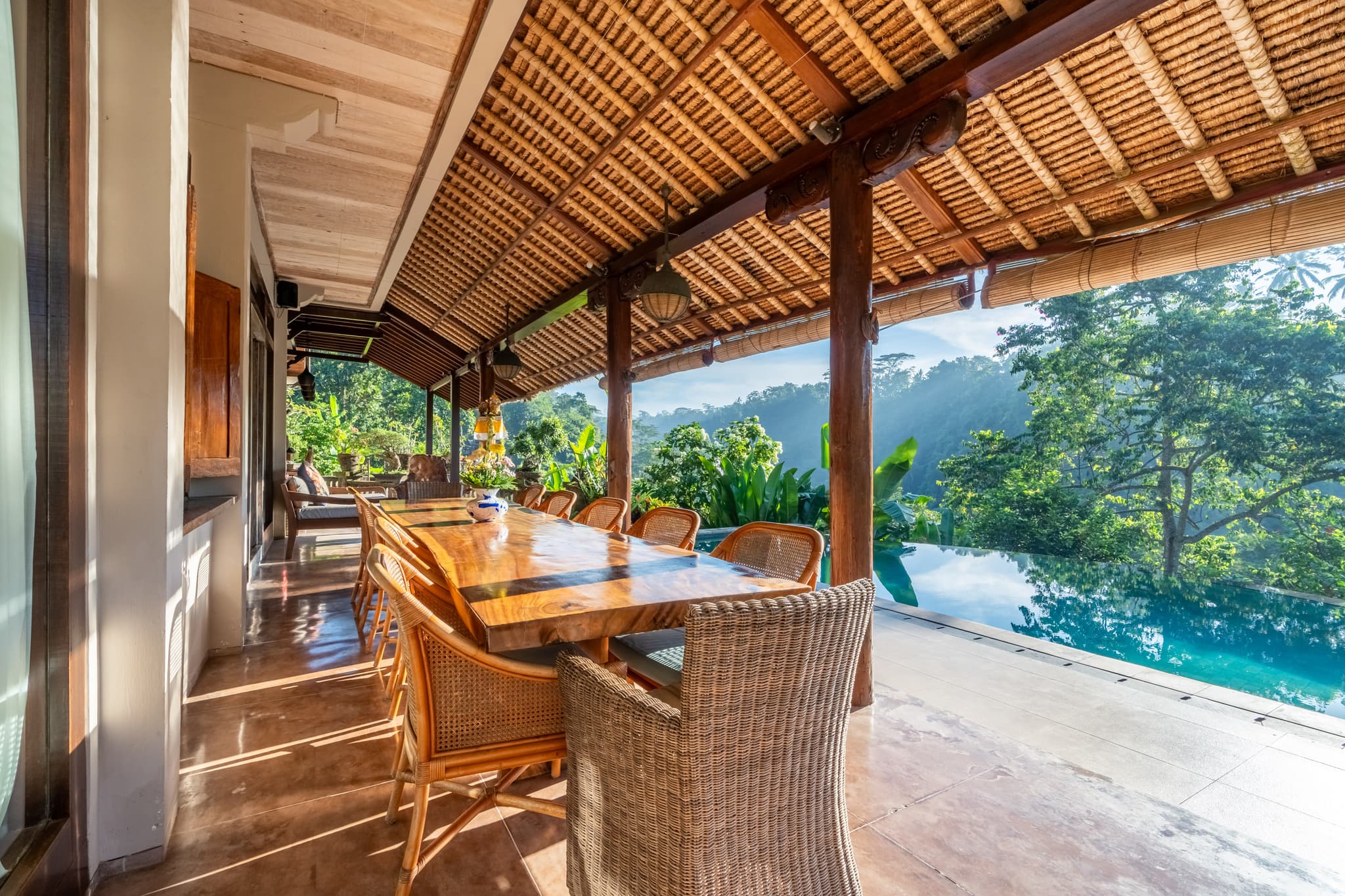 Villa Sagitta - large outdoor dining room table