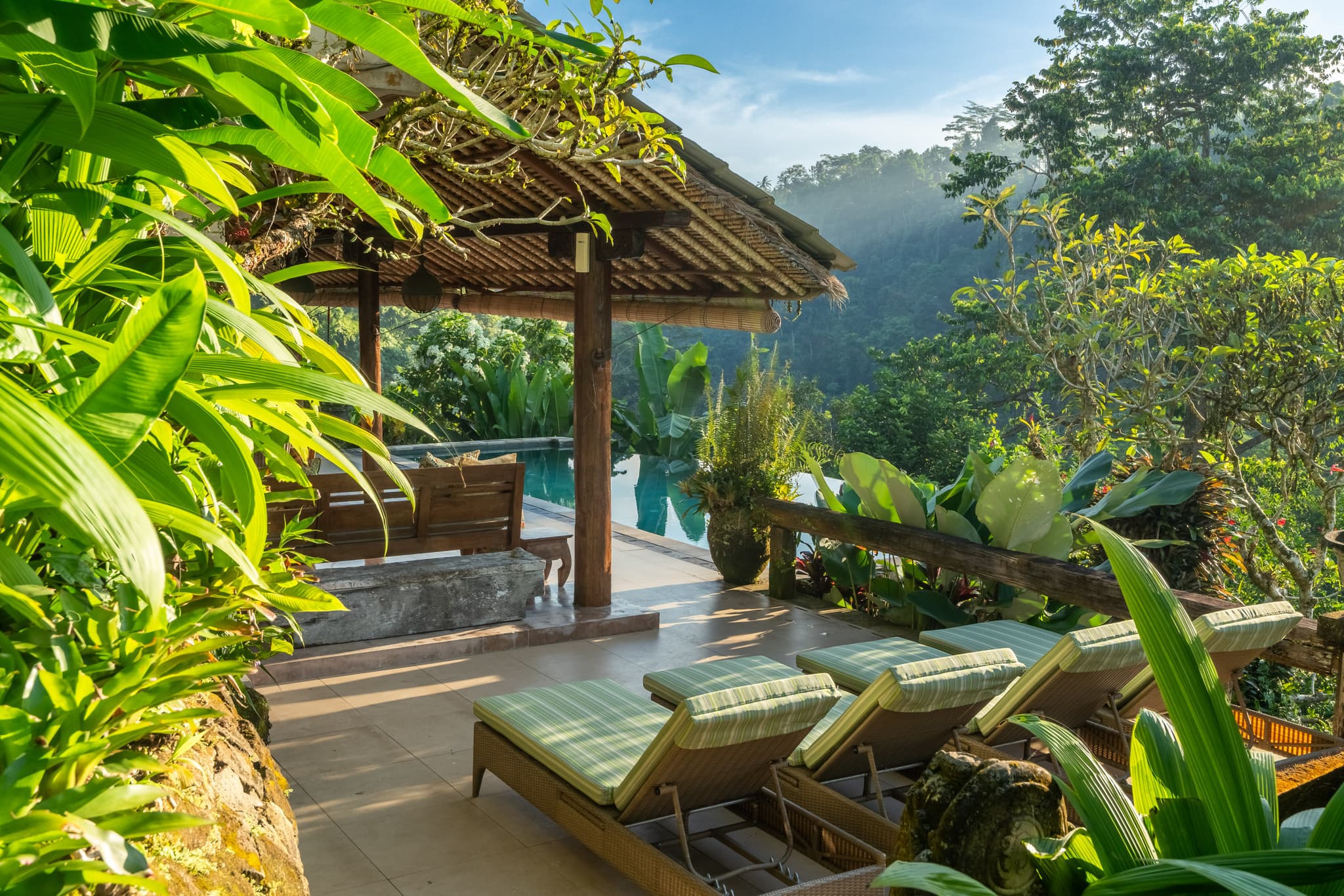 Villa Sagitta - sunbeds at the pool