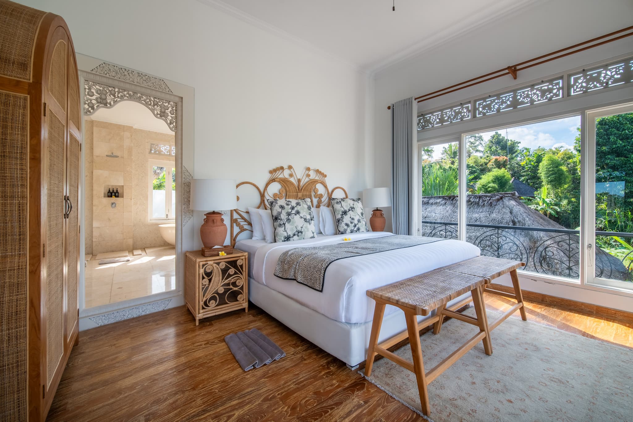 Villa Tau - Dragonfly bedroom well appointed