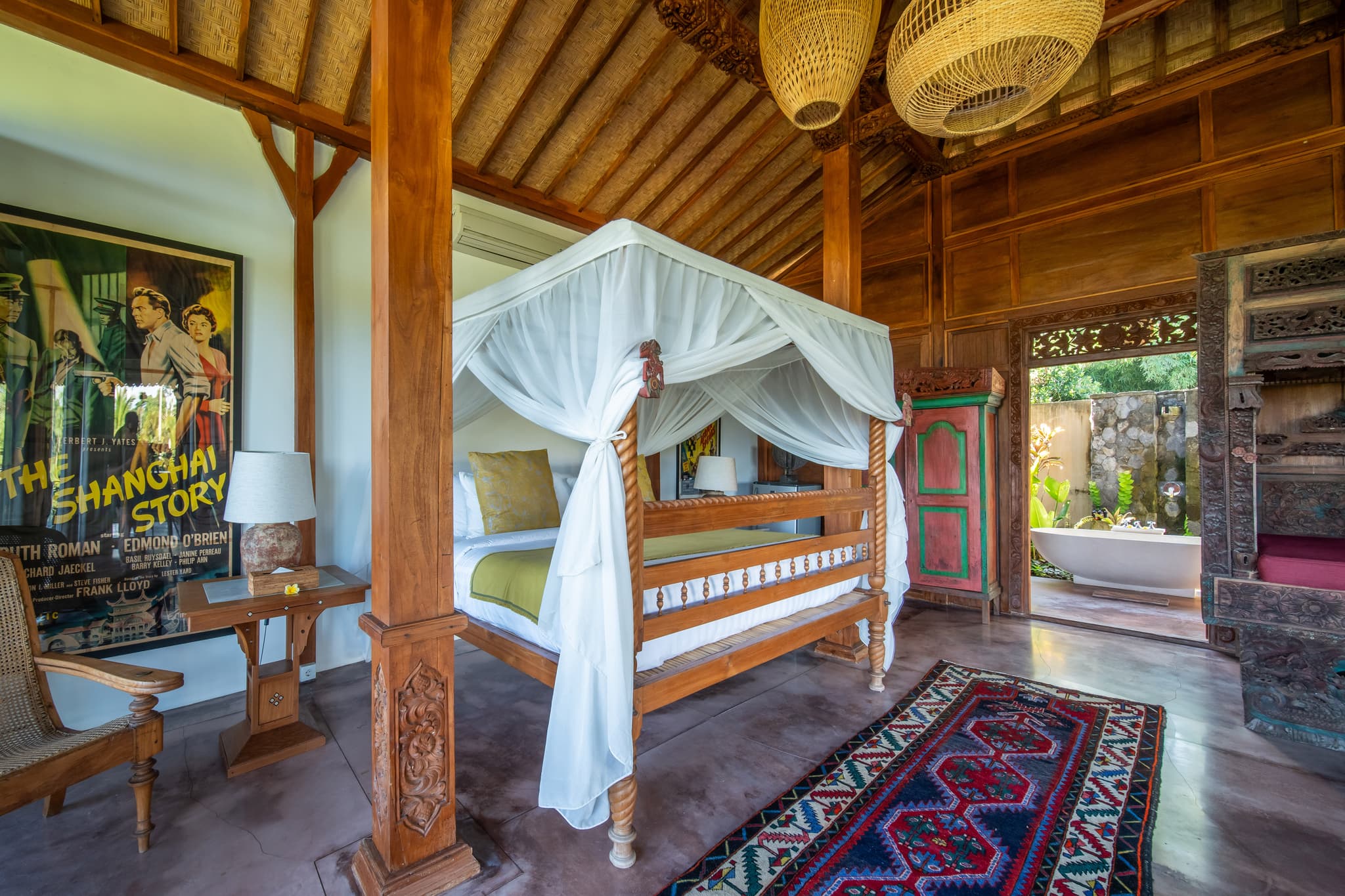 Villa Tau - Joglo Suite large with king-size bed
