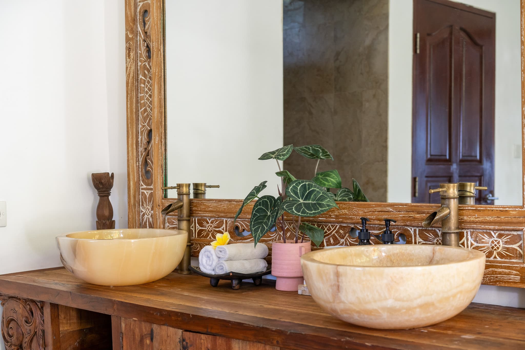 Villa Tau - cottage bathroom thoughtfully appointed toiletries