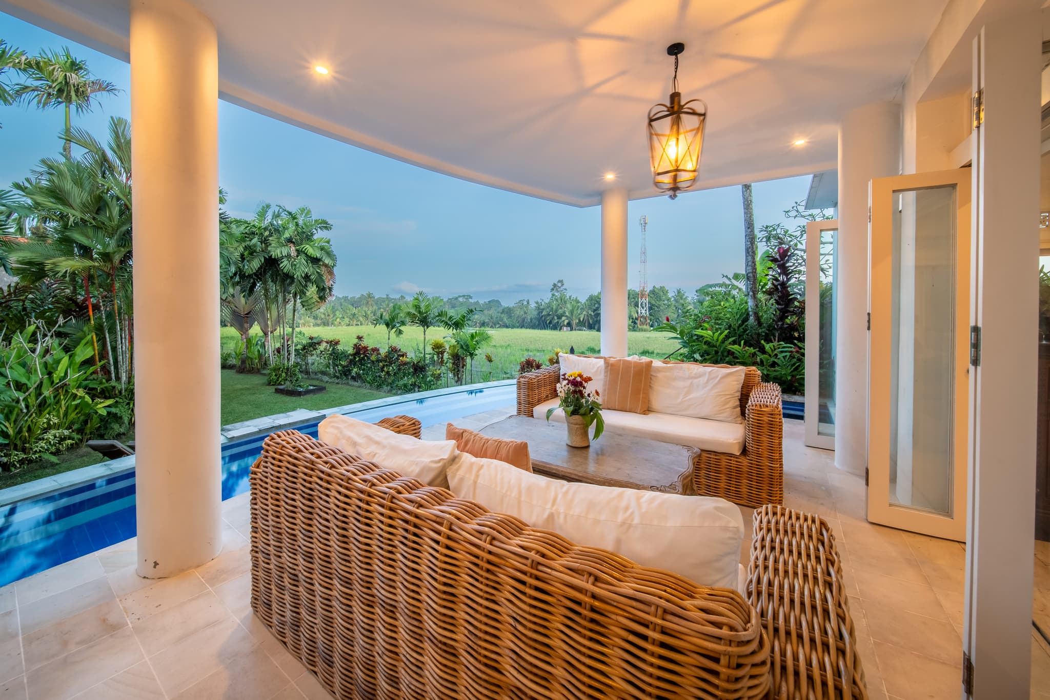 Villa Tau - garden and pool outdoor seating