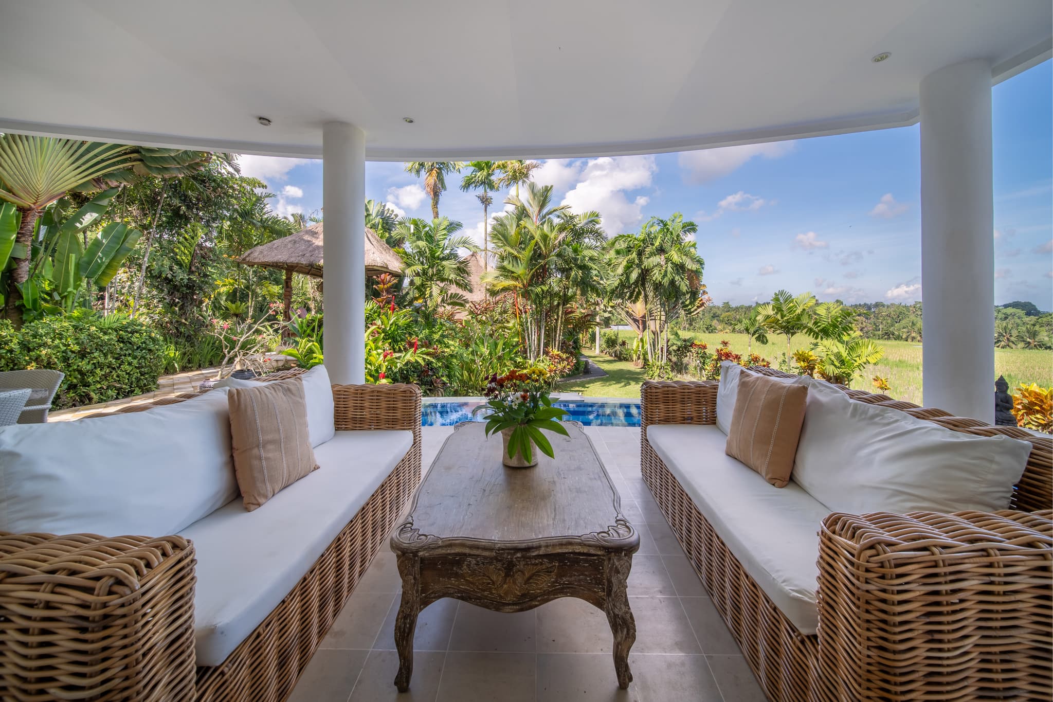 Villa Tau - garden and pool with rice field and garden views