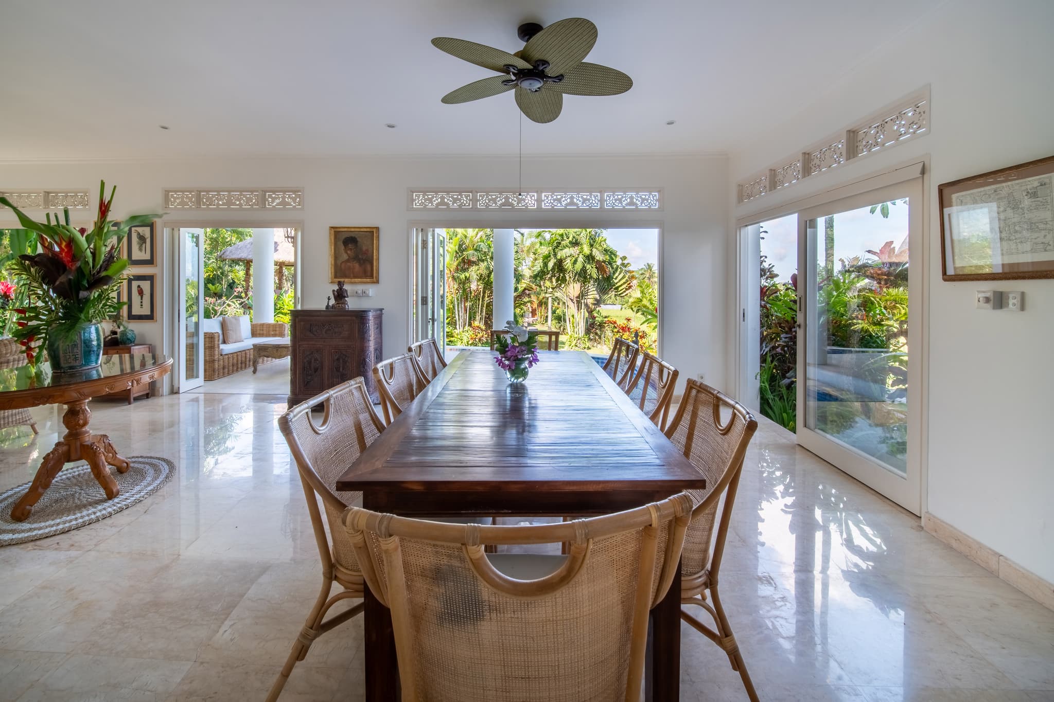 Villa Tau - indoor dining with a view