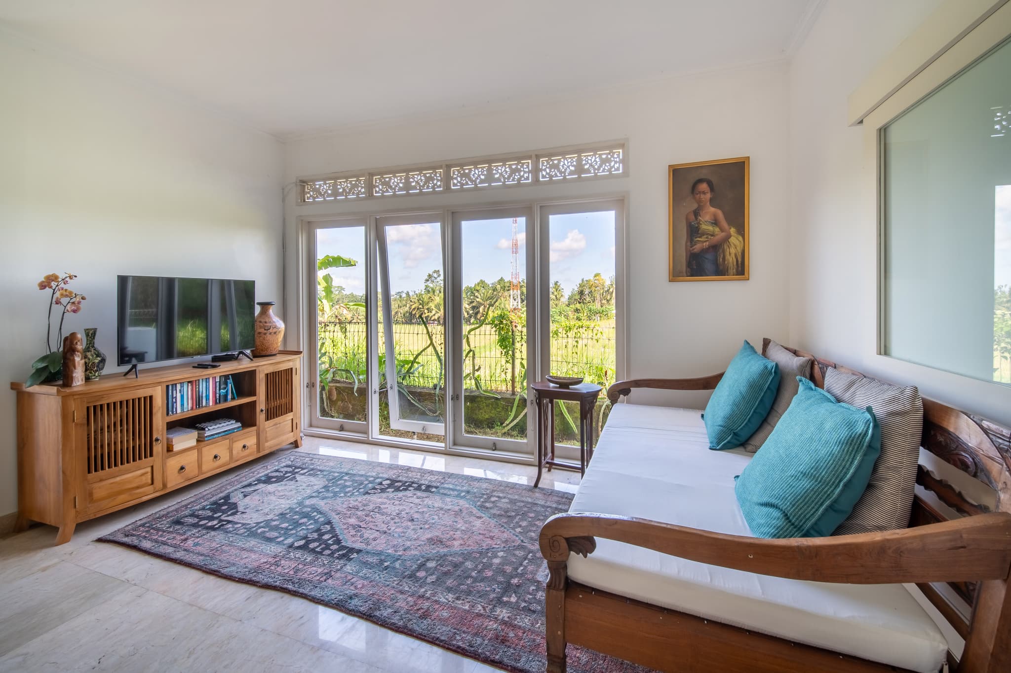 Villa Tau - living area with entertainment nook