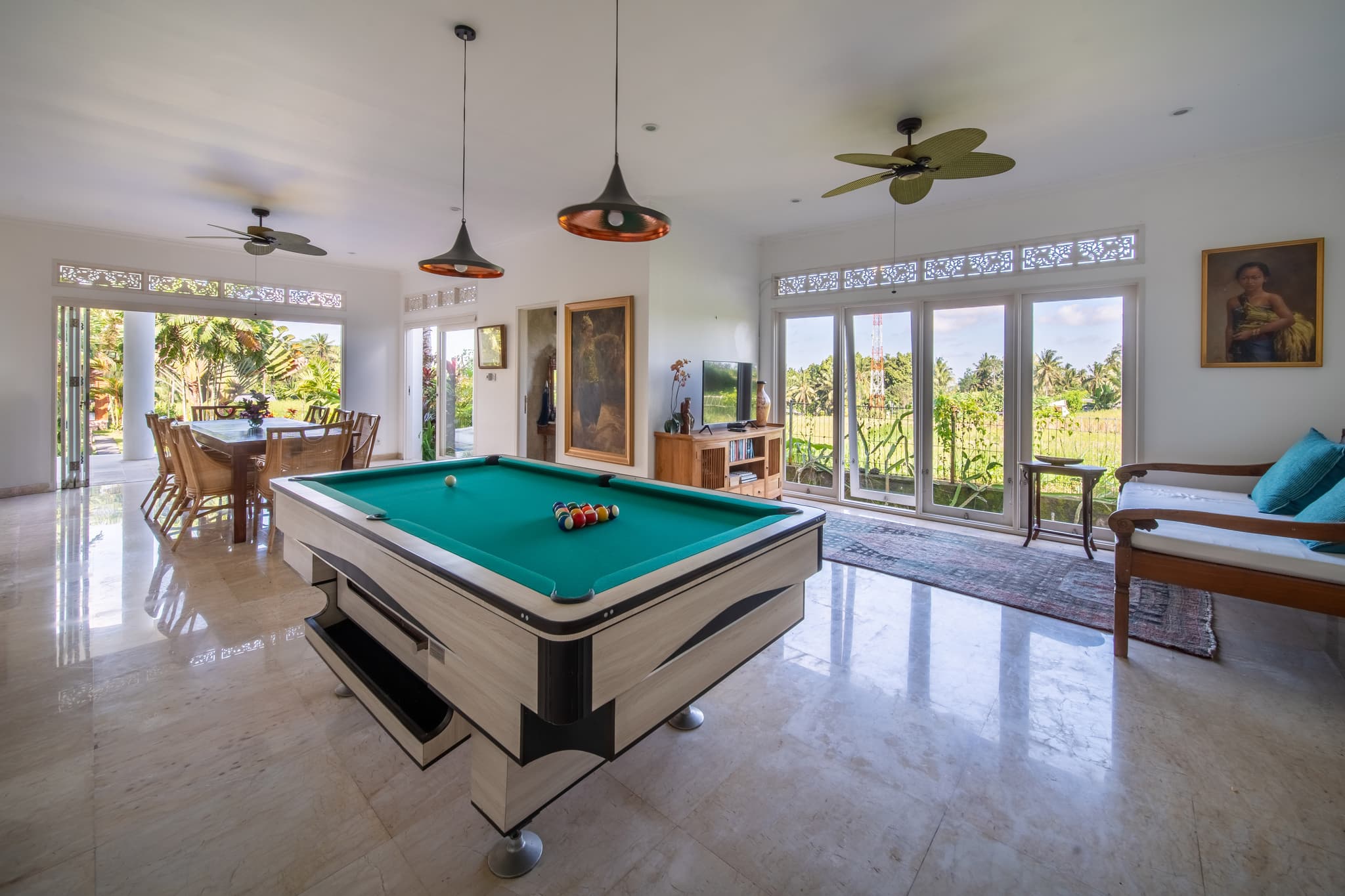 Villa Tau - entertainment area with a pool table with a view