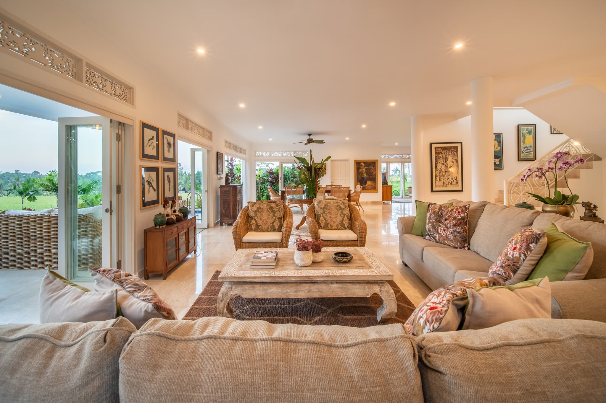 Villa Tau - living area with very large open plan area