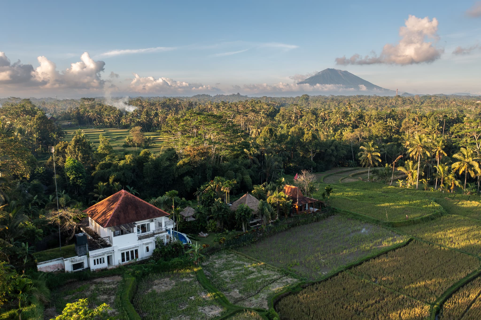 Villa Tau - views all the way to Mt Agung