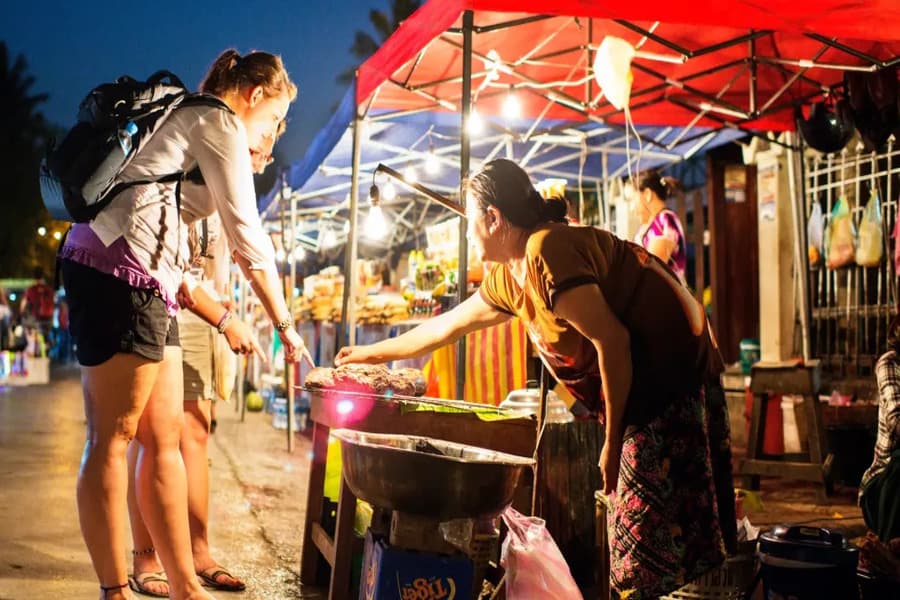 Gianyar night market near Villa Tau