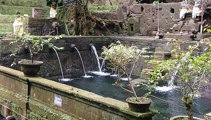 Telaga Waja temple Kenderan Villa Tau