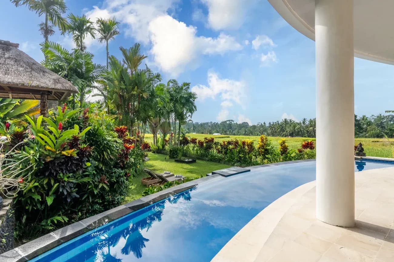 villa tau exterior pool 02