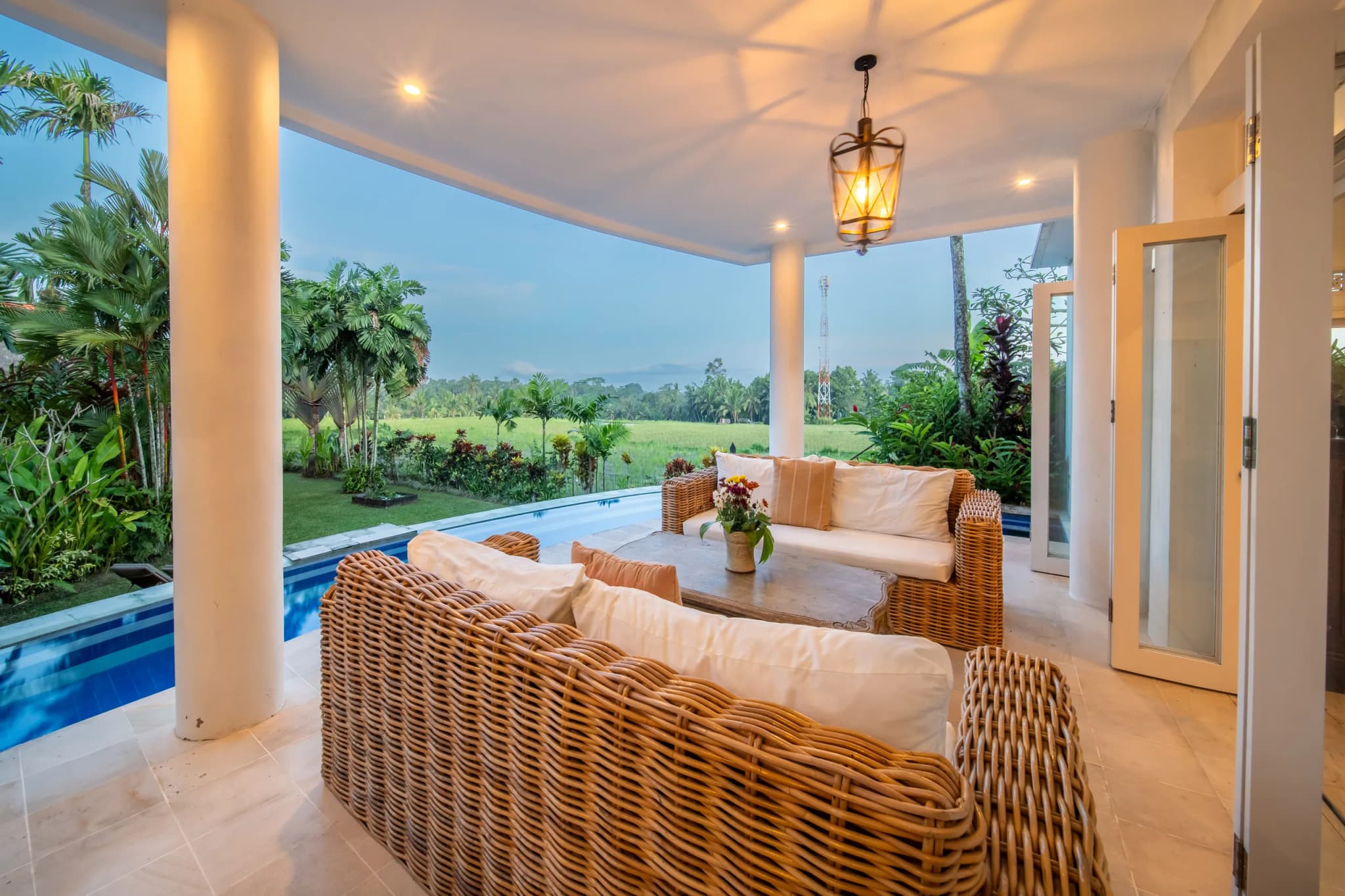 Villa Tau - garden and pool outdoor seating