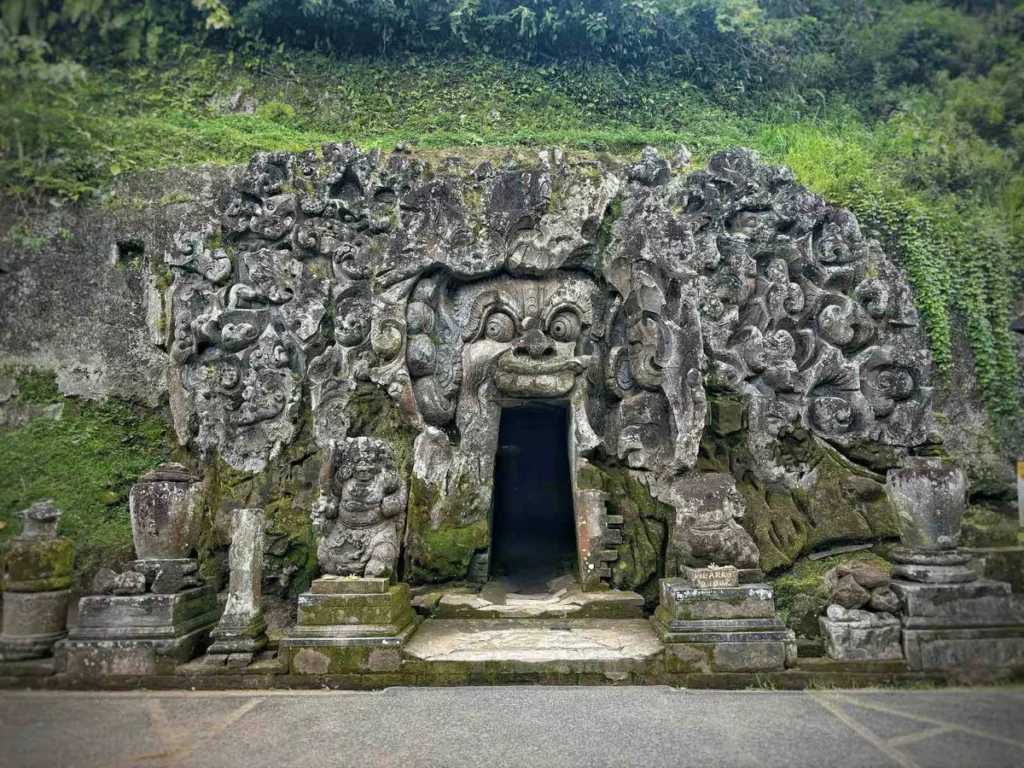 goa gajah villa tau